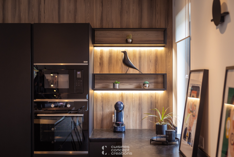 Cuisine avec équilibre entre sobriété et chaleur