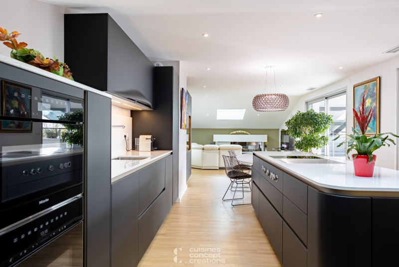 Cuisine avec demi colonne pour four et micro ondes à Toulouse