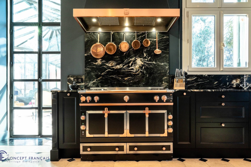 Cuisiniste sur mesure haut de gamme au style classique chic – Modèle Chantilly, conception artisanale française à Toulouse
