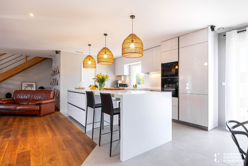 Quel îlot central choisir pour sa cuisine à Toulouse ? Dimensions, circulation et matériaux : les conseils de votre cuisiniste expert