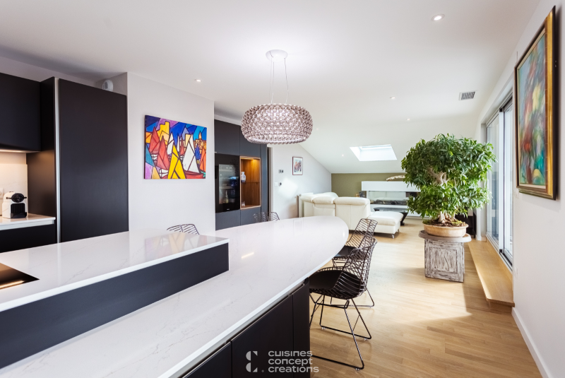 Cuisine avec plan de travail en corian à Toulouse