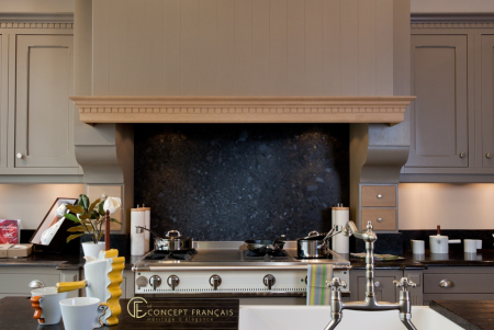 Notre zone d'activité pour ce service Réalisation d’un dressing en angle sans poignées avec LED intérieur, tiroirs à fermeture douce en 2026